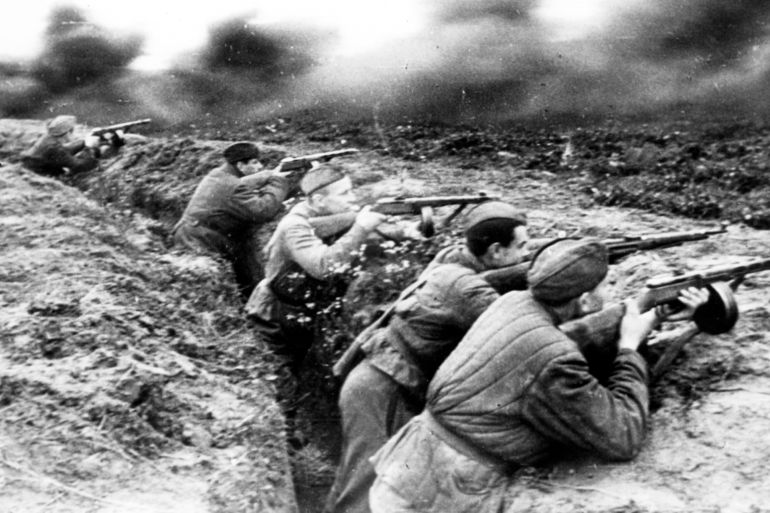 Red army guardemen firing at the enemy on the western front, during world war ll. (Photo by: Sovfoto/Universal Images Group via Getty Images)