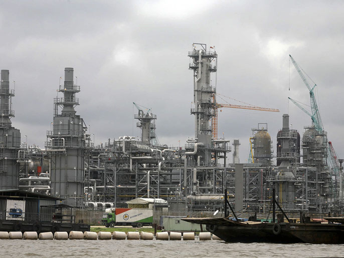 epa02292531 A photograph made available 19 August 2010 shows the Chevron oil facility under contruction in Escravos, 56 miles from Warri in the oil rich Niger delta region of Nigeria 17 August 2010. Nigeria is the fifth largest exporter of oil to the United States and the largest producer of oil in Africa. For decades, thousands of spills across the fragile Niger Delta have hampered the livelihoods of fishermen and farmers, contaminated water sources and polluted the ground and air. Approximately 300 spills are estimated each year. Some are small and some are continuous leaks but compounded they continue to pollute the delta. EPA/GEORGE ESIRI
